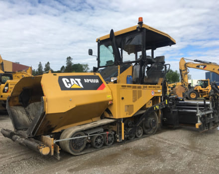 Асфальтоукладчик Caterpillar AP655F